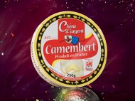 Camembert , cena 5,99 PLN za 250 g/1 opak., 100g=2,40 PLN.