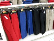 Proste spodnie w modnych kolorach do wyboru: czerwonym, niebieskim, ...