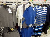 Modne swetry męskie znajdziesz w Auchan. Basicowe szare swetry ...
