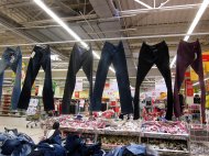 W Auchan kupisz męskie spodnie w wielu kolorach do wyboru: ...