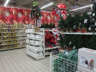 W Auchanie znajdziemy wybór bombek i ozdób świątecznych ...